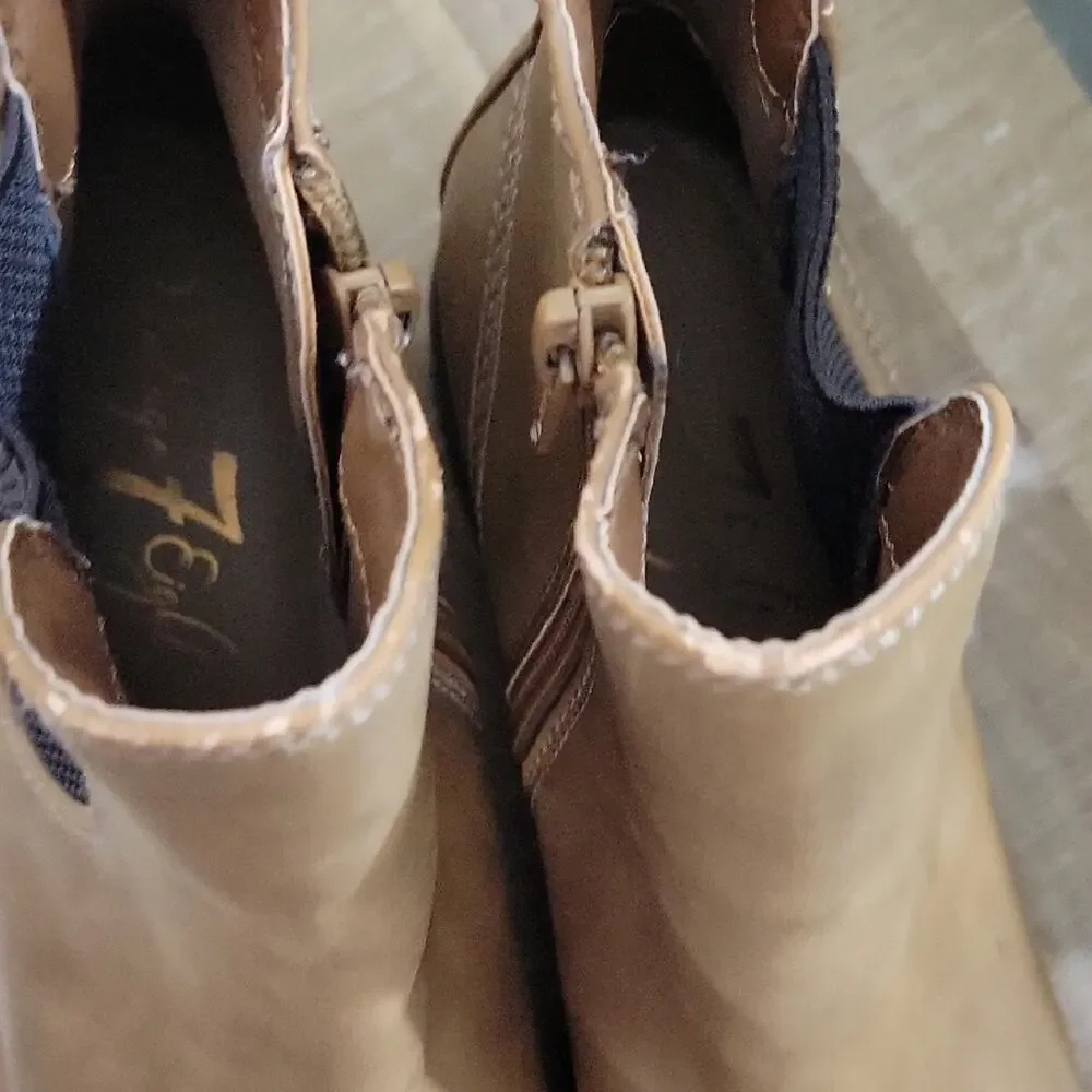 Vintage 7 Eight Chelsea Ankle Boots Women's Sz 8.5 Tan Honey Brown Booties